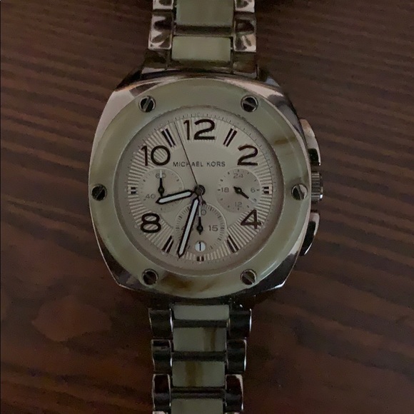 Michael Kors tortoise shell watch - Picture 2 of 3